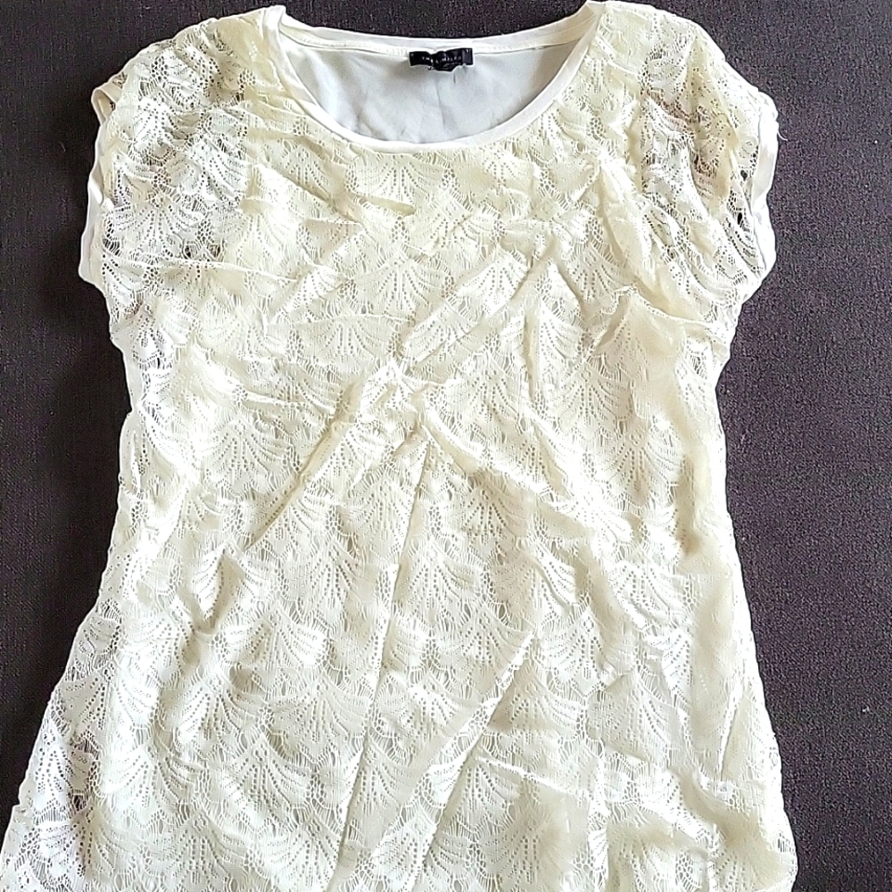 Off white limited shirt. Like new size XS